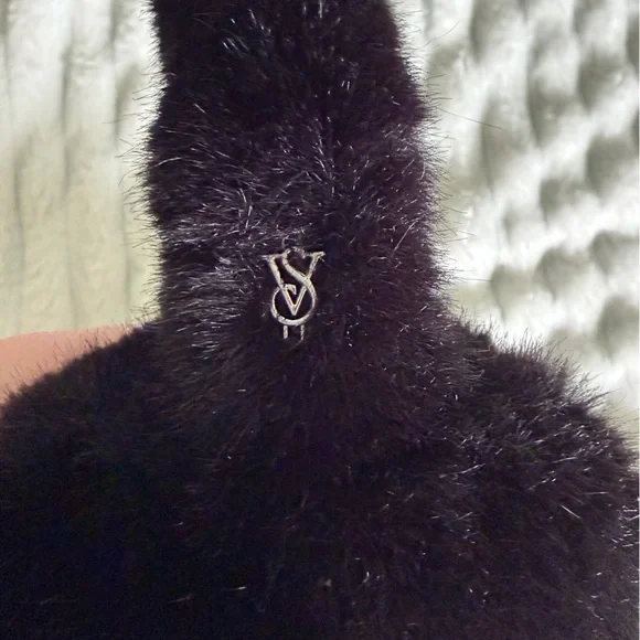 Victoria's Secret Faux Fur Earmuffs - Picture 2 of 4